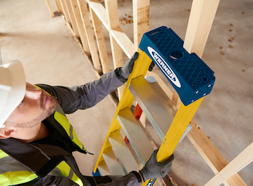 Werner_75071_El_LeaningFramingStudHardHat